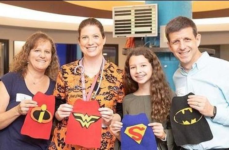 Baju superhero yang dibuat Rachel. (dailymail)